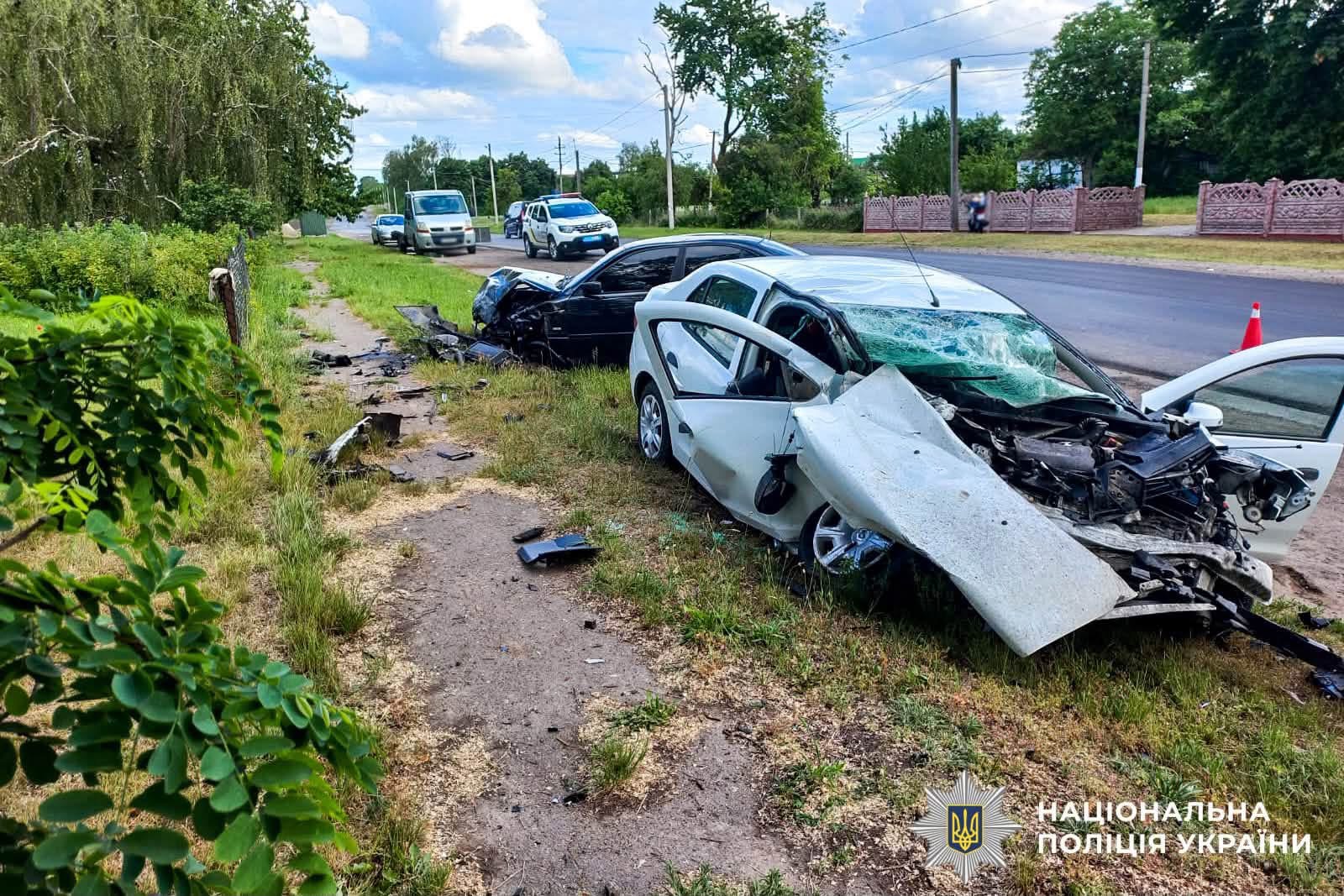 На Рівненщині після лобового зіткнення до лікарні доправили чотирьох людей 0000