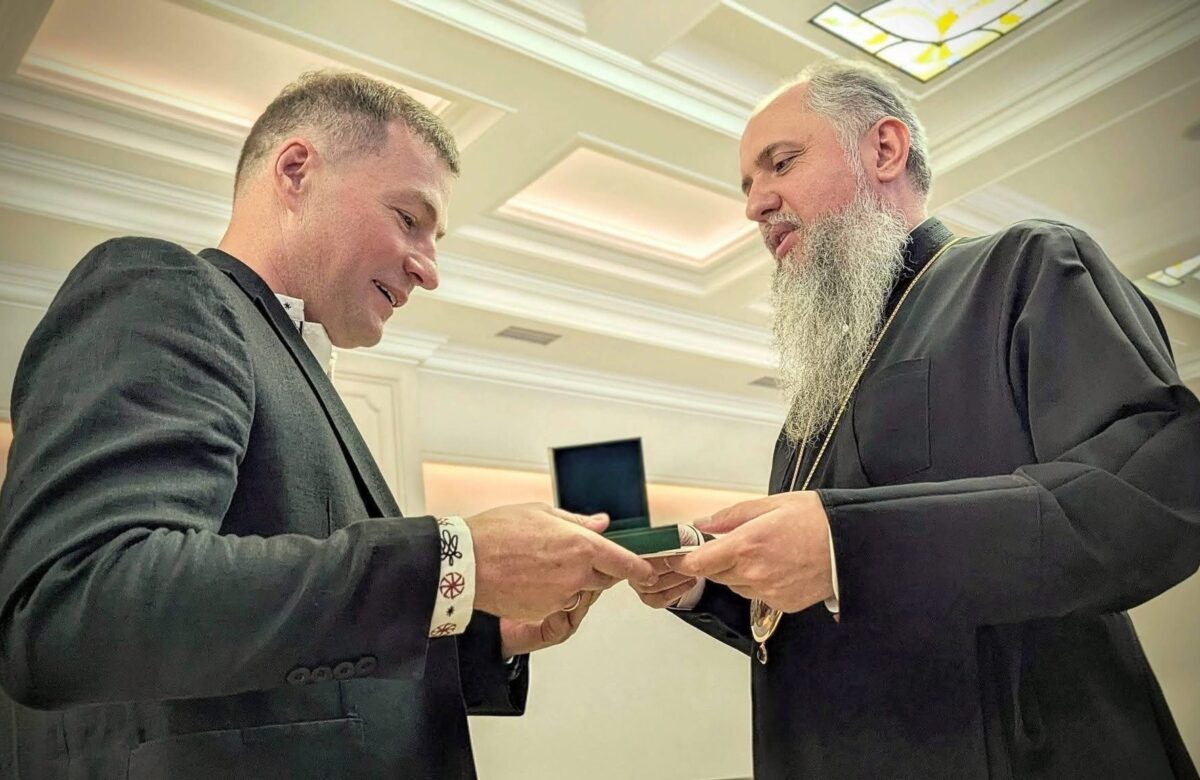 Епіфаній нагородив голову Рівненської облради Андрія Карауша