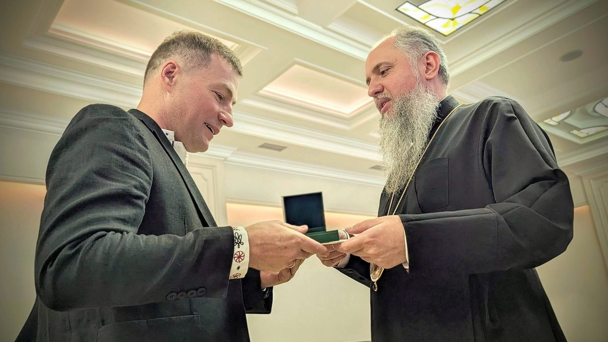 Епіфаній нагородив голову Рівненської облради Андрія Карауша 0000