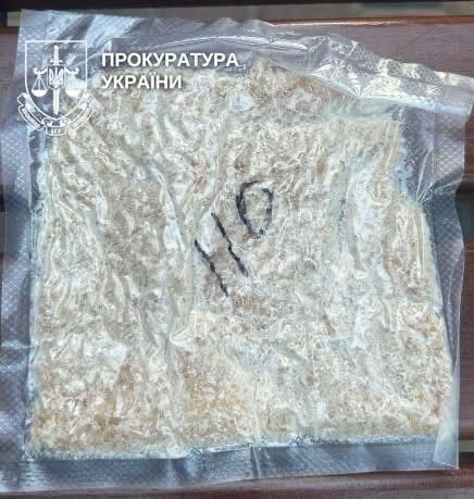 1 У Рівному чоловік налагодив схему продажу наркотиків через знайомих