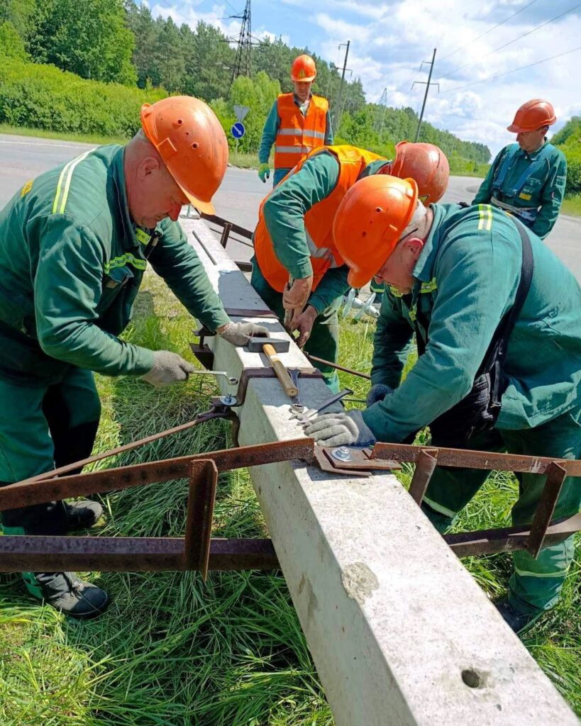 1 На Рівненщині водій зніс електроопору та залишив без світла частину Костополя