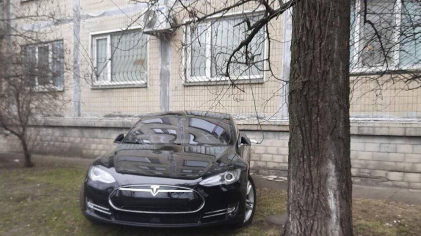 У Рівному нагадали власникам електрокарів, що заряджатися з квартири заборонено