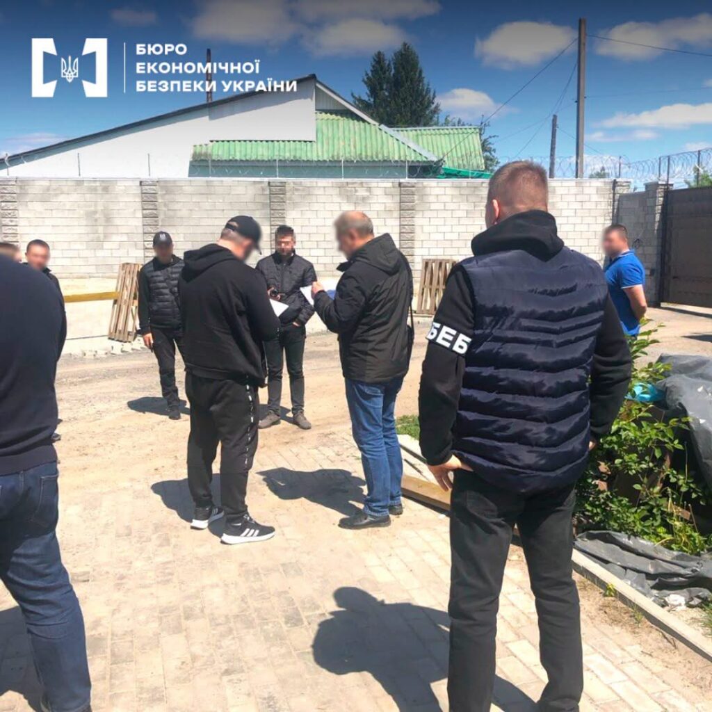 1 Інсценували зникнення понад тисячі тонн тютюну: директору фабрики на Рівненщині повідомили про підозру
