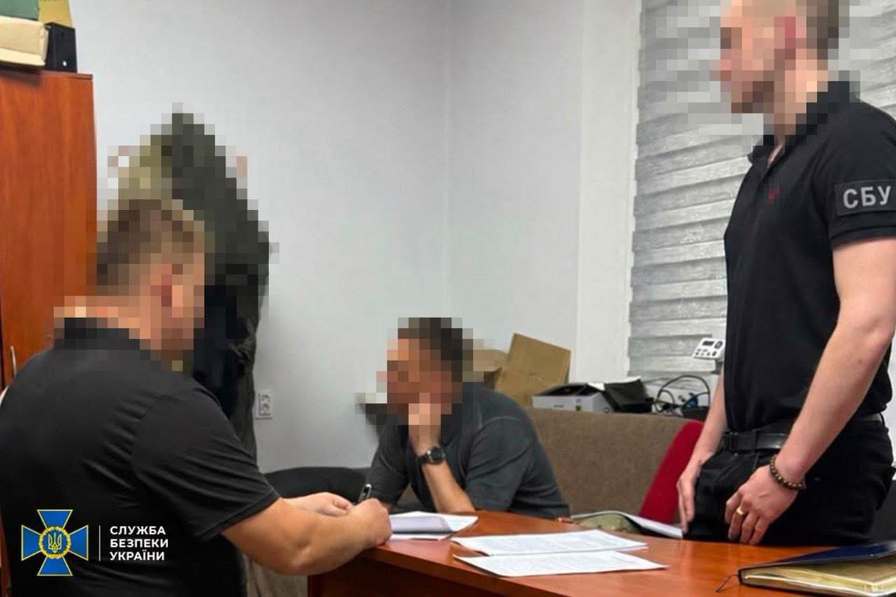 У Рівному СБУ викрила схему фіктивного працевлаштування на критичне підприємство для ухилення від мобілізації 0000