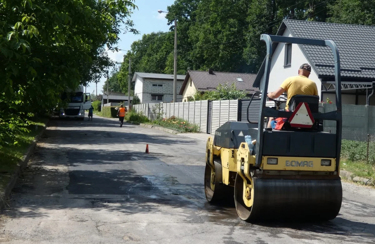 У Здолбунові розпочали ремонтувати дороги