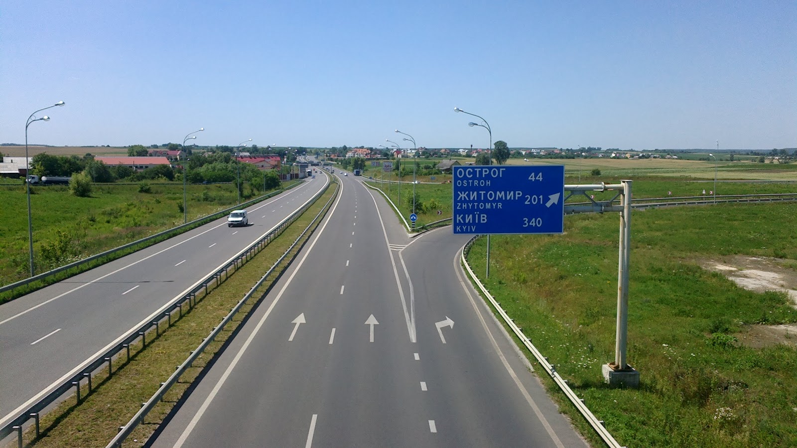 На трасі біля Рівного водій автобуса погубив вантаж пасажирів 0000