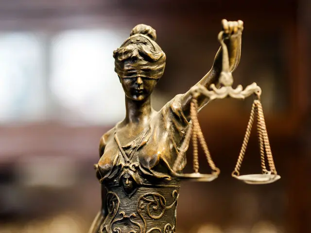 Головна бухгалтерка гімназії на Дубенщині привласнила понад 640 тисяч гривень бюджетних коштів, нараховуючи собі зарплату