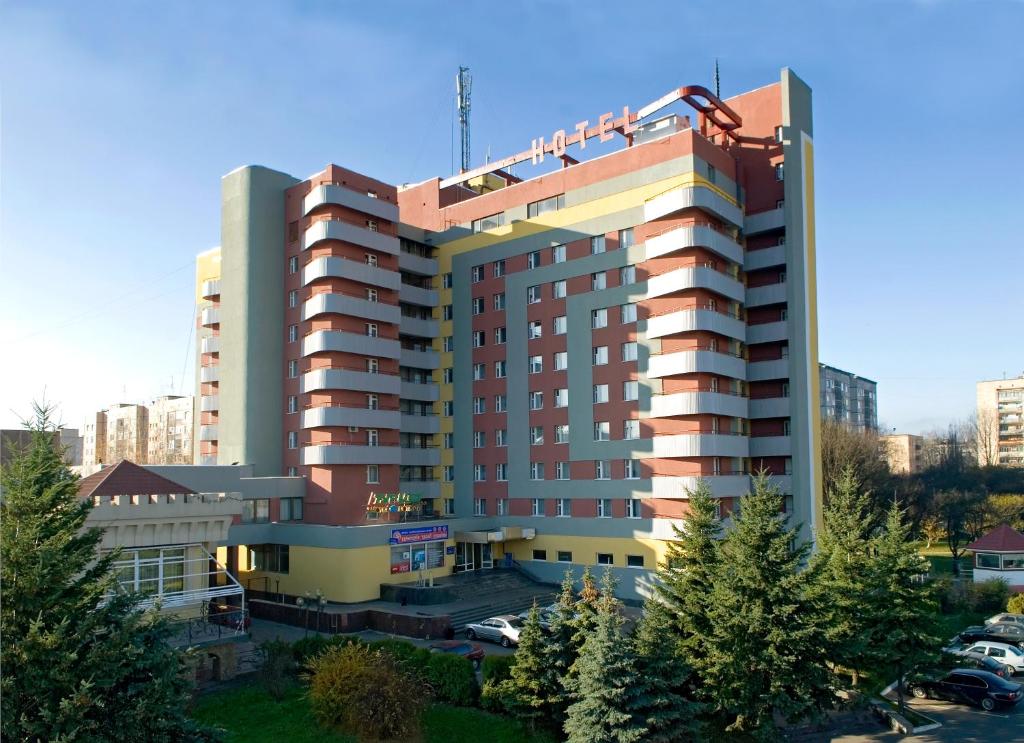 У Рівному судитимуть топпосадовців профспілок за дерибан готелю