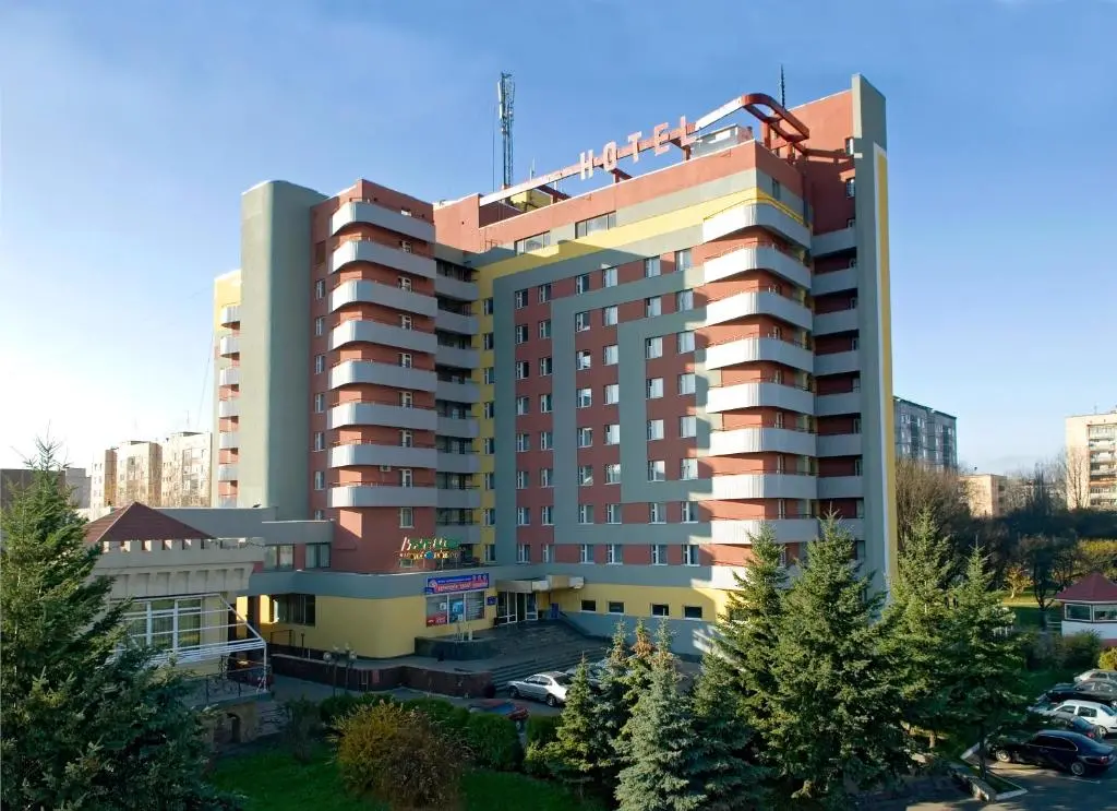 У Рівному судитимуть топпосадовців профспілок за дерибан готелю