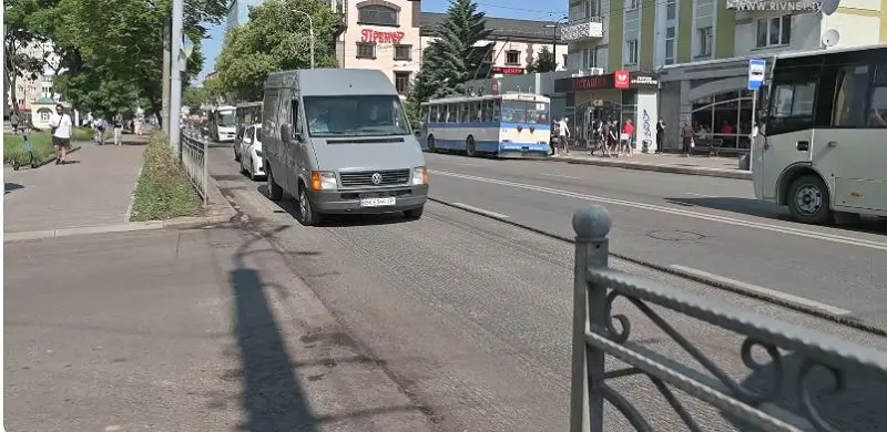 Петиція про постійний проїзд на 16 Липня у Рівному викликала суперечки — що каже влада