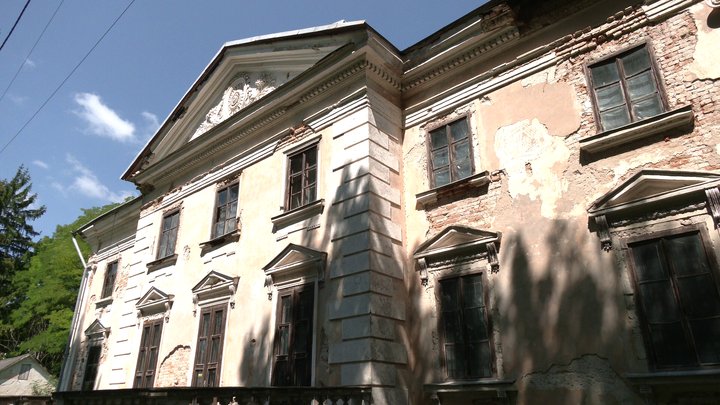 Через плутанину в реєстрах на Рівненщині не можуть розпочати реставрацію флігеля палацу Ходкевичів