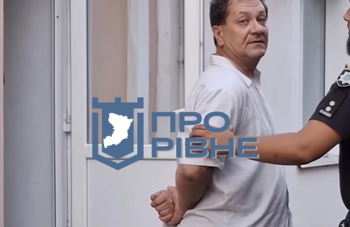 Суд закрив справу ексмера Острога Юрія Ягодки, який напідпитку напав на місцеву жительку (ВІДЕО)
