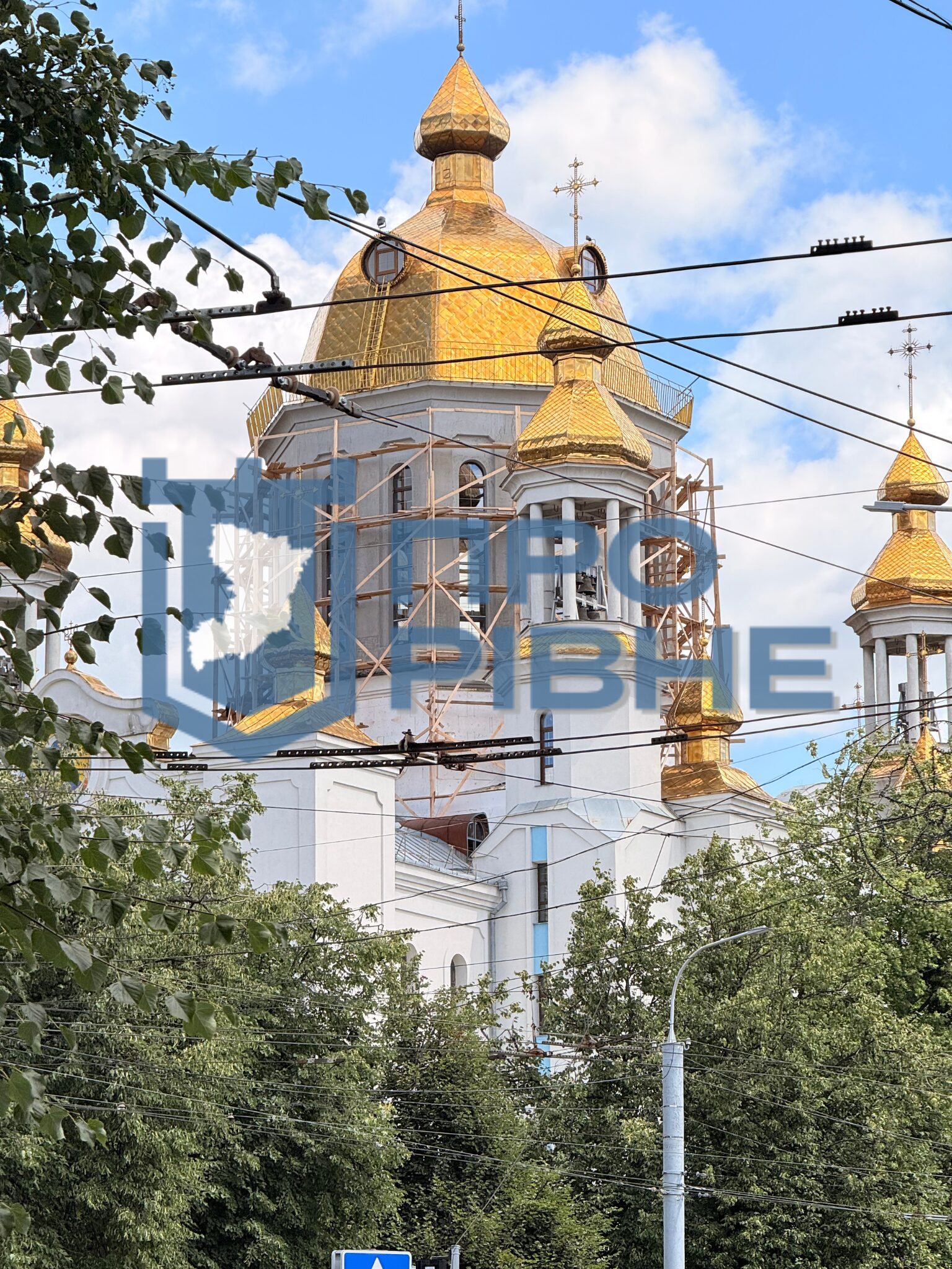 У Рівному реставрують фасад Свято-Покровського собору 0000