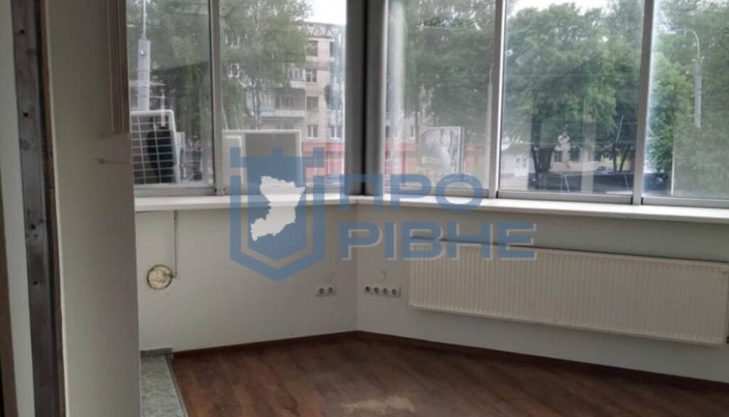 1 У Рівному на аукціон виставили частину ТЦ «Політон» на Київській: стартова ціна – понад 9 млн грн