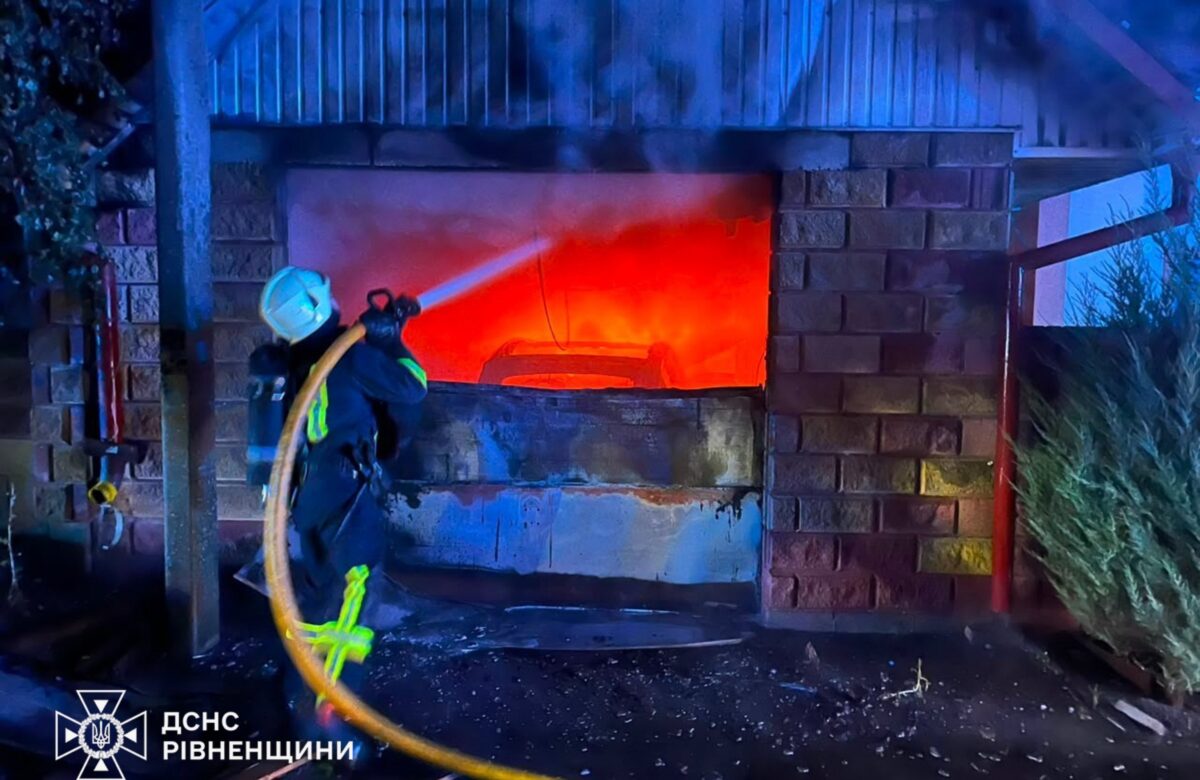 В приватному будинку у Рівному загорілась Тесла та сонячні панелі