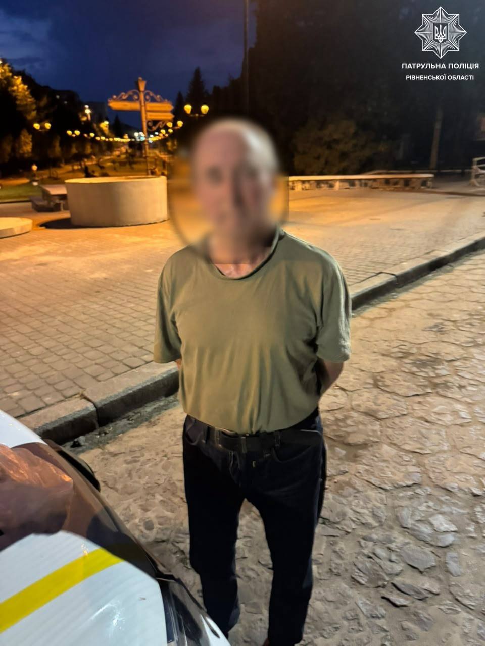 У парку в центрі Рівного чоловік на очах у перехожих вчиняв непристойні дії 0000