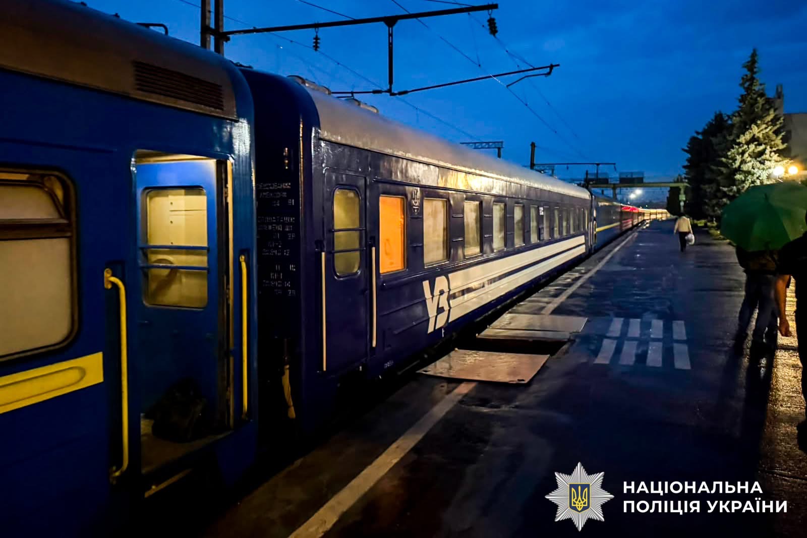 У Рівному чоловік впав на колії прямо під колеса пасажирського потяга 0000