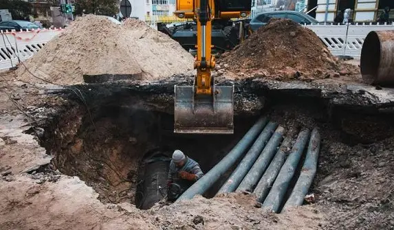 У Рівному через аварію на водопроводі без води залишилися кілька вулиць