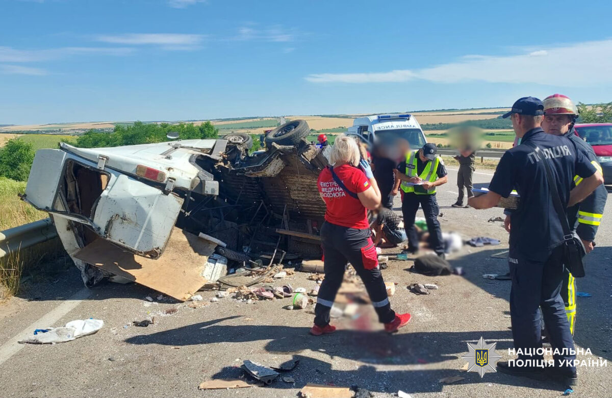 На трасі Київ–Одеса вантажівка протаранила маршрутку: загинув 15-річний хлопець, серед постраждалих — семеро дітей
