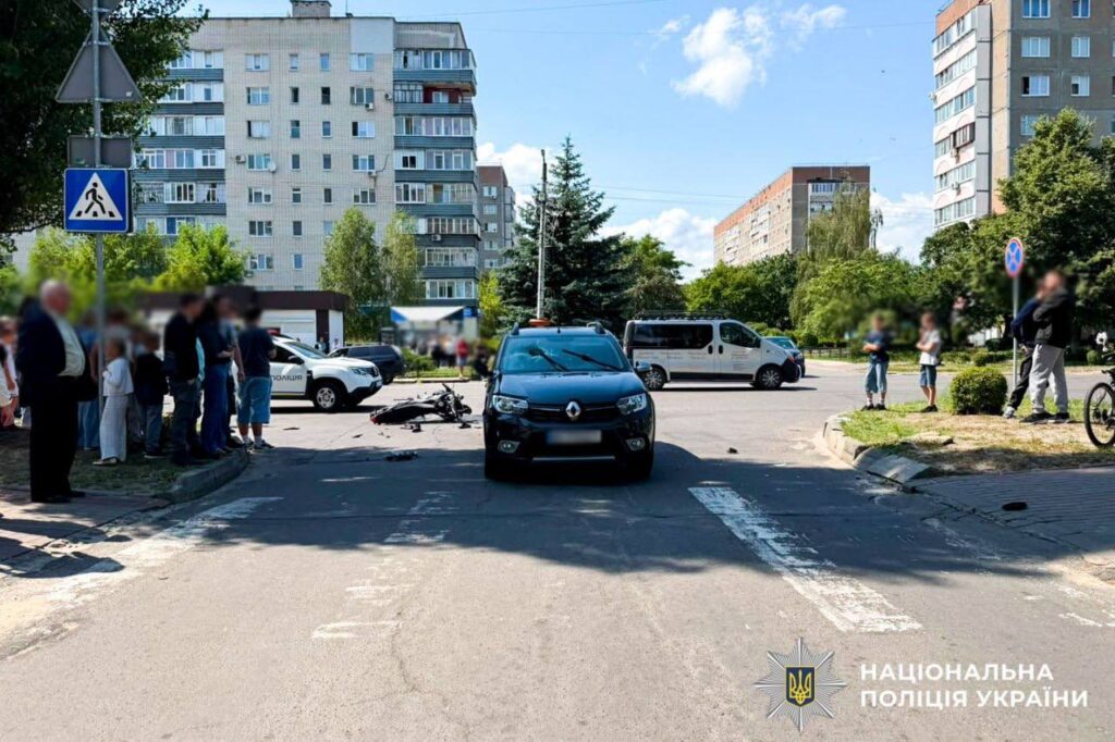 1 У Вараші після втечі від поліції мотоцикл потрапив у ДТП: двоє хлопців у реанімації