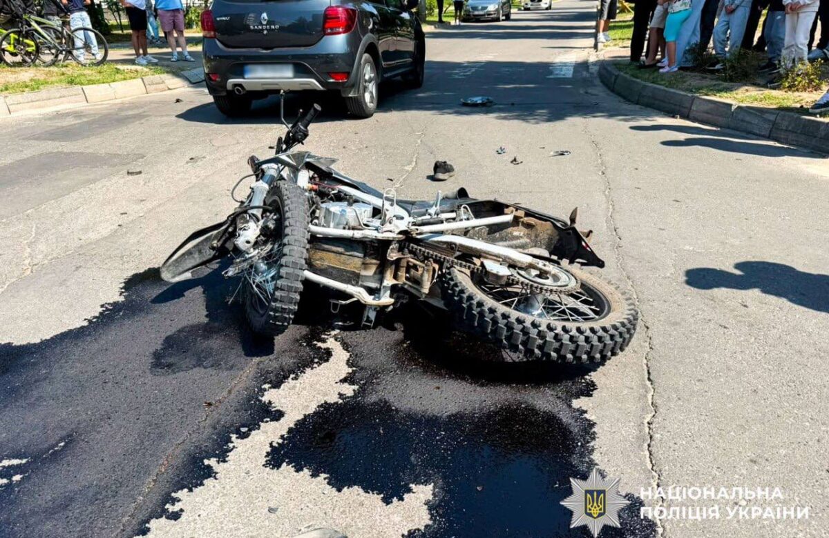 У Вараші після втечі від поліції мотоцикл потрапив у ДТП: двоє хлопців у реанімації