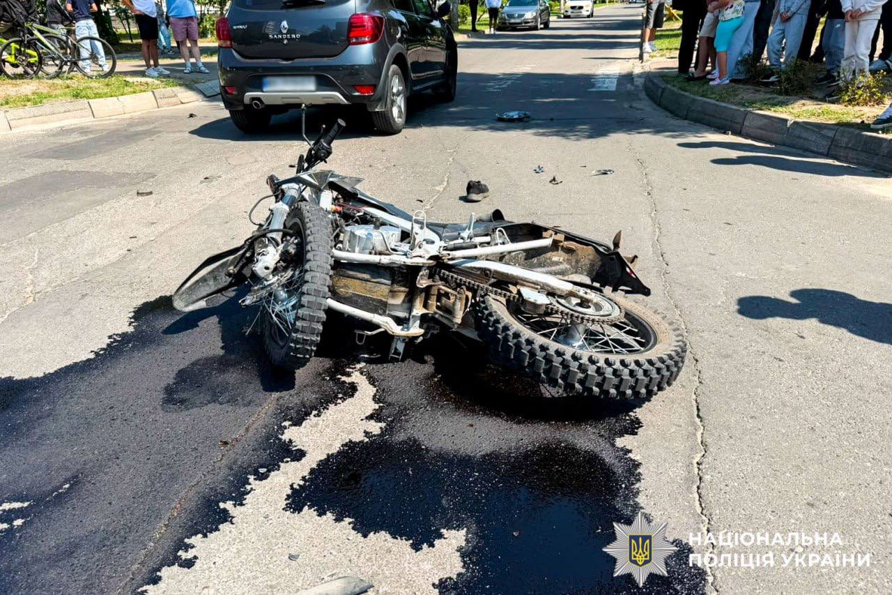 У Вараші після втечі від поліції мотоцикл потрапив у ДТП: двоє хлопців у реанімації 0000