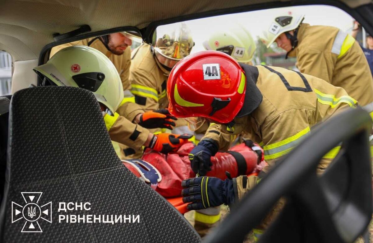 На Рівненщині рятувальники з семи країн світу провели міжнародні навчання