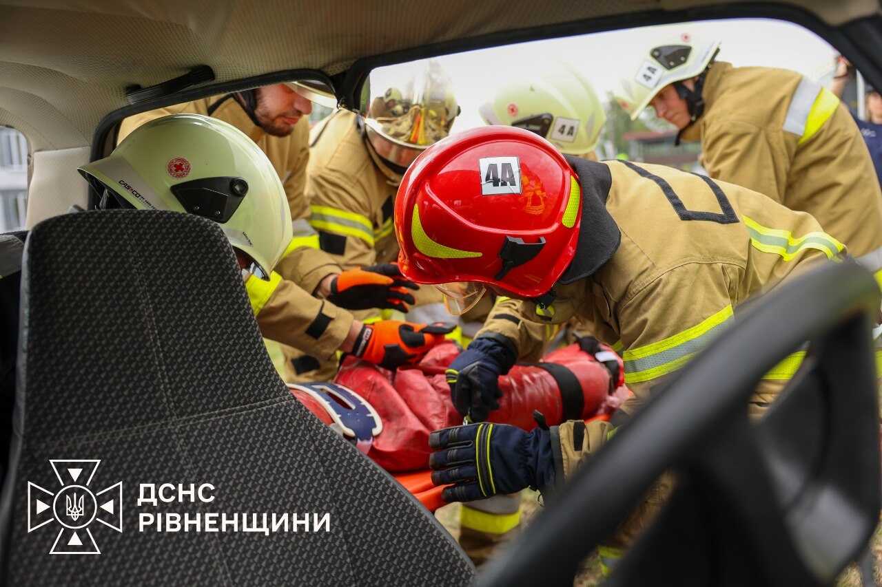 На Рівненщині рятувальники з семи країн світу провели міжнародні навчання 0000