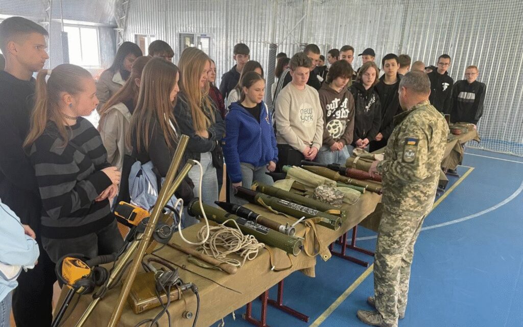 Острозький військовий ліцей імені Костянтина Острозького вперше в історії оголосив набір дівчат на навчання