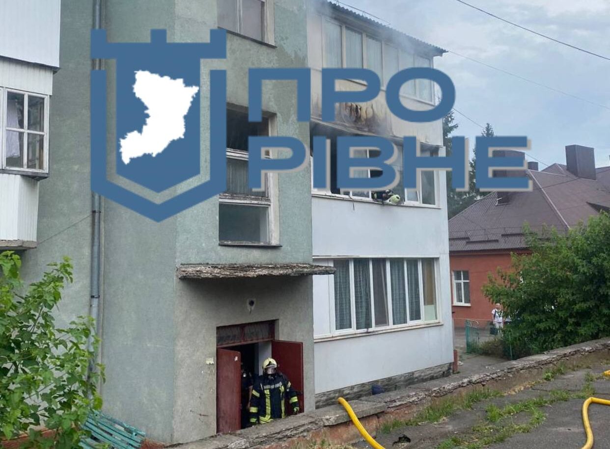 У Рівному на вулиці Пластовій горить квартира — що відомо 0000