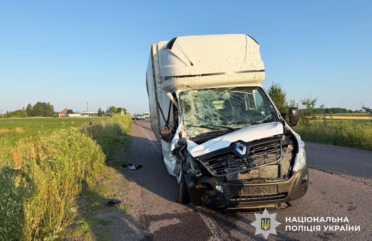 У Вараському районі на Рівненщині трактор злетів у кювет, а водій впав у мозкову кому