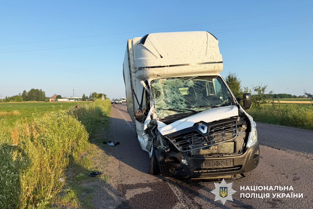 У Вараському районі на Рівненщині трактор злетів у кювет, а водій впав у мозкову кому 0000