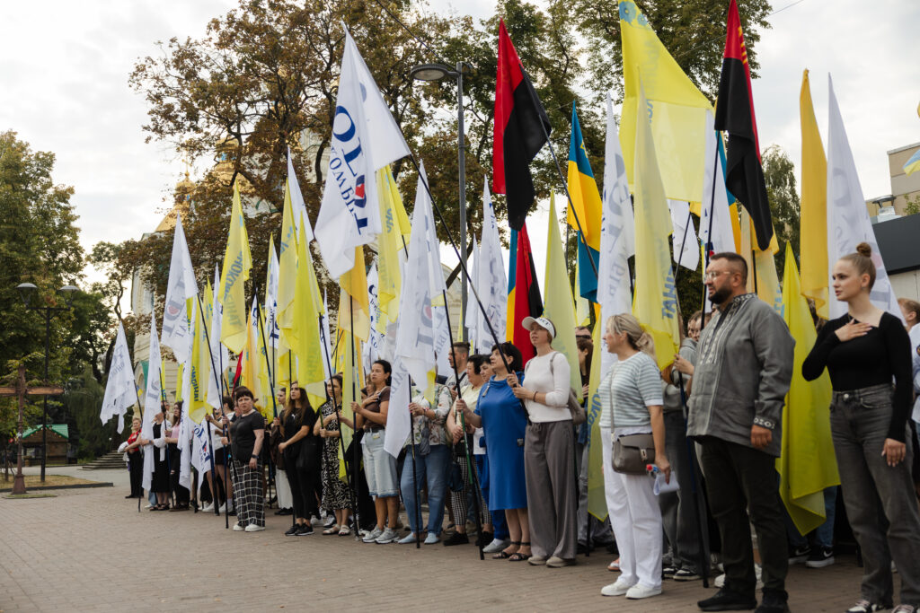 1 Рівненське підприємство вийшло на мітинг під ОДА і митницю: вимагали відставки Скоромного