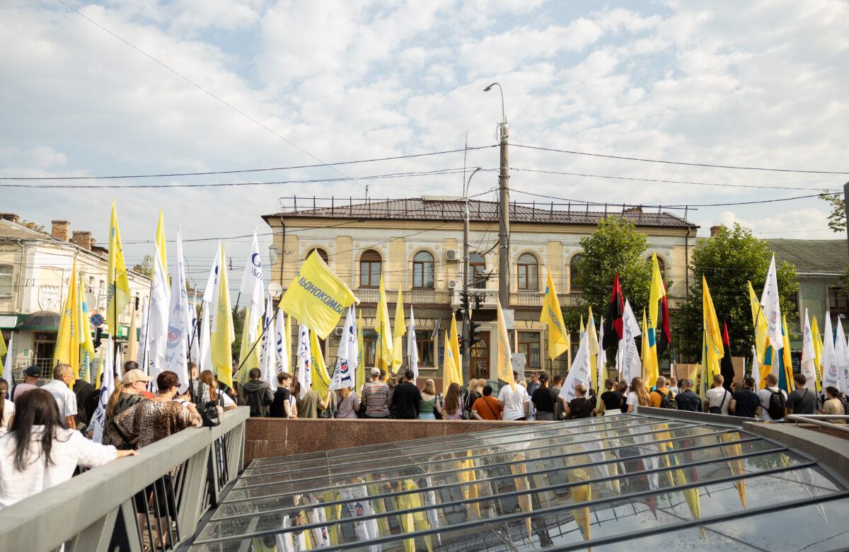 Рівненське підприємство вийшло на мітинг під ОДА і митницю: вимагали відставки Скоромного