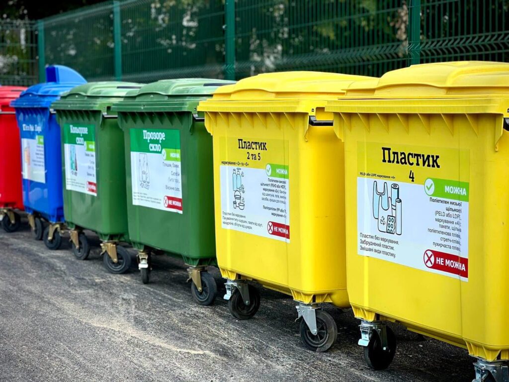 1 Де у Рівному можна безкоштовно здати або взяти одяг, техніку та інші речі