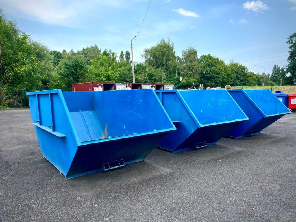 1 Де у Рівному можна безкоштовно здати або взяти одяг, техніку та інші речі