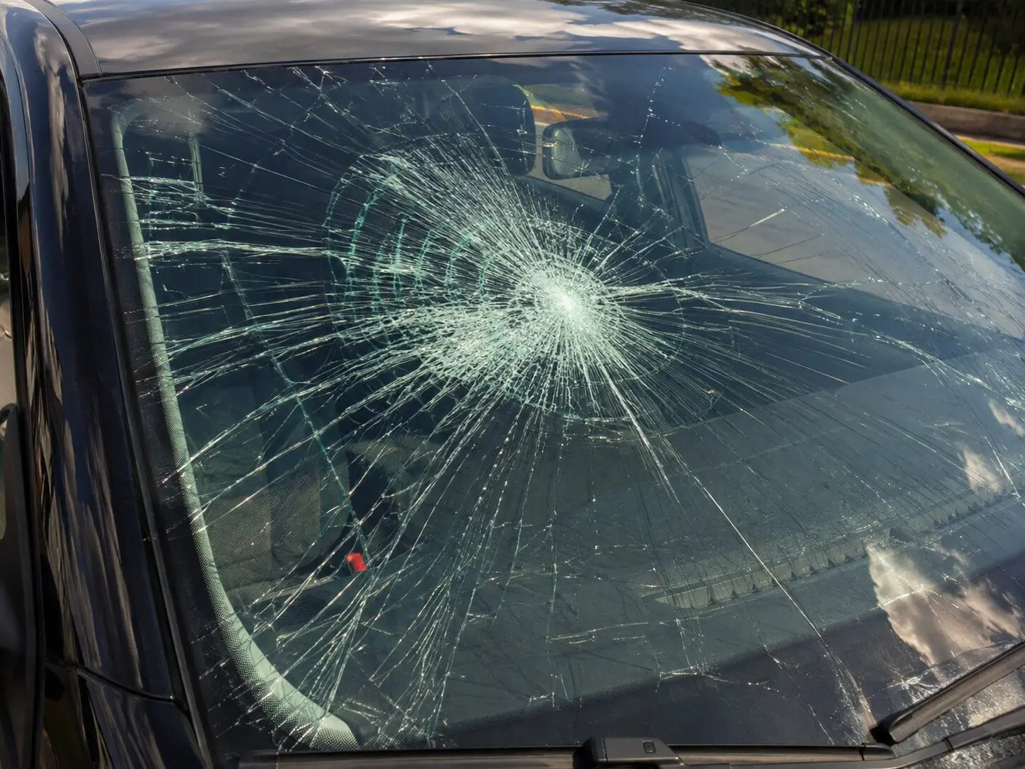 На Рівненщині чоловік розбив автомобіль ТЦК битою і отримав 51 гривню штрафу 0000