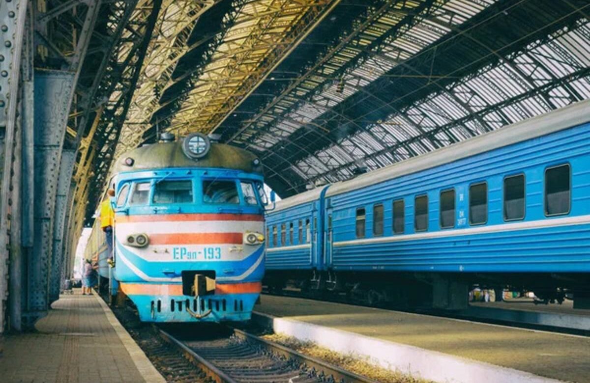 Поїзд із Шепетівки до Рівного затримується через загрозу з боку РФ