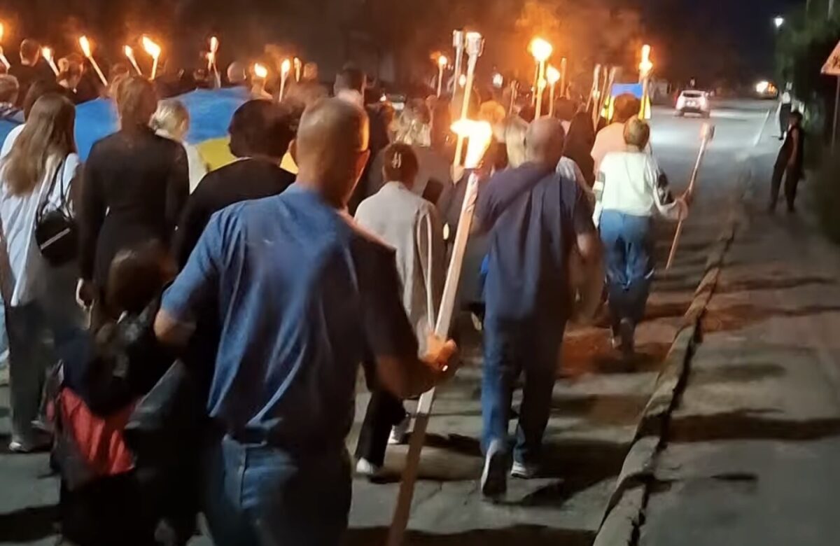 У Гощі смолоскипною ходою вшанували пам’ять загиблих Героїв (ВІДЕО)