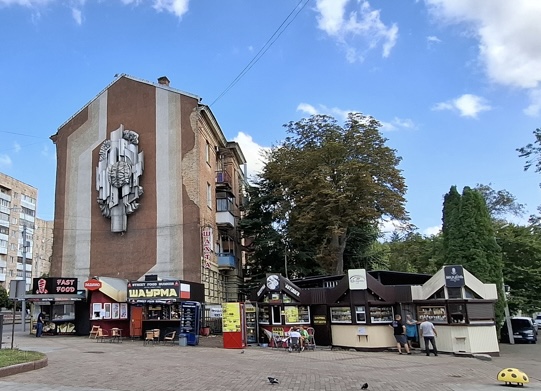 У Рівному суд дозволив демонтувати кіоски «Щедрик» і «Жицень» на Соборній 0000