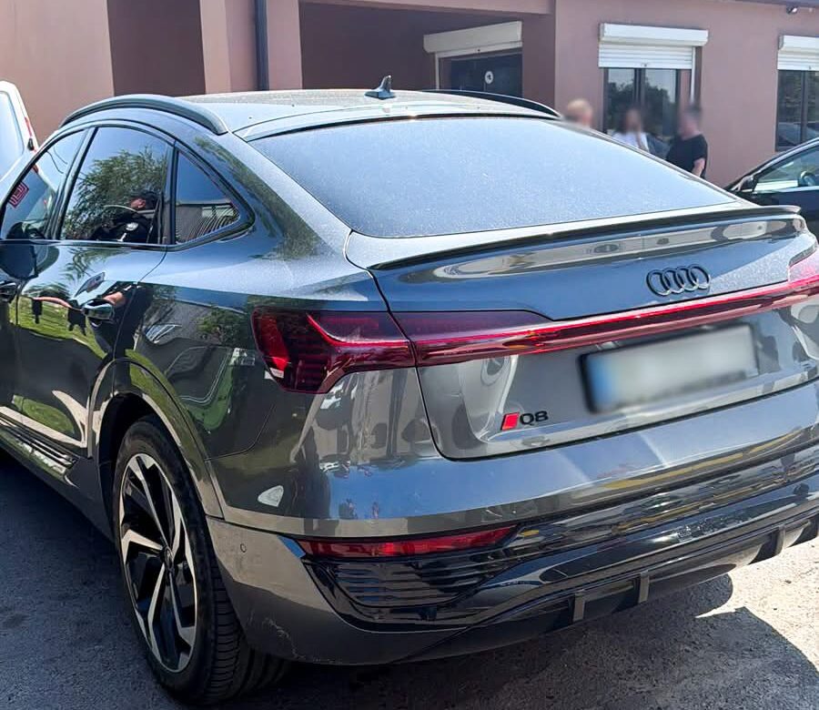 У Рівному чоловік викрав Audi Q8, щоб покататися