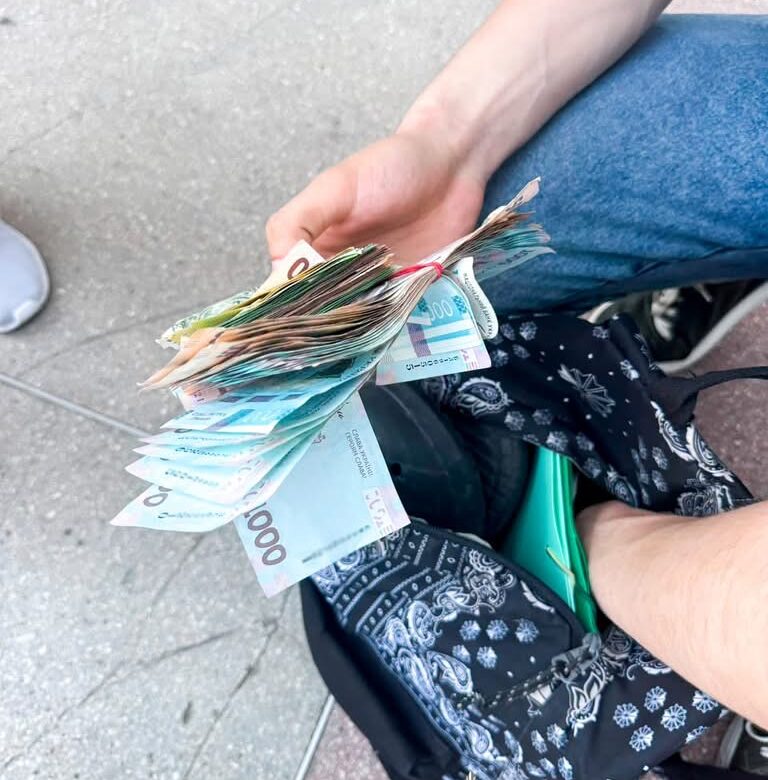 У Рівному сусід по кімнаті в гуртожитку викрав майже 300 тисяч гривень і намагався втекти з міста