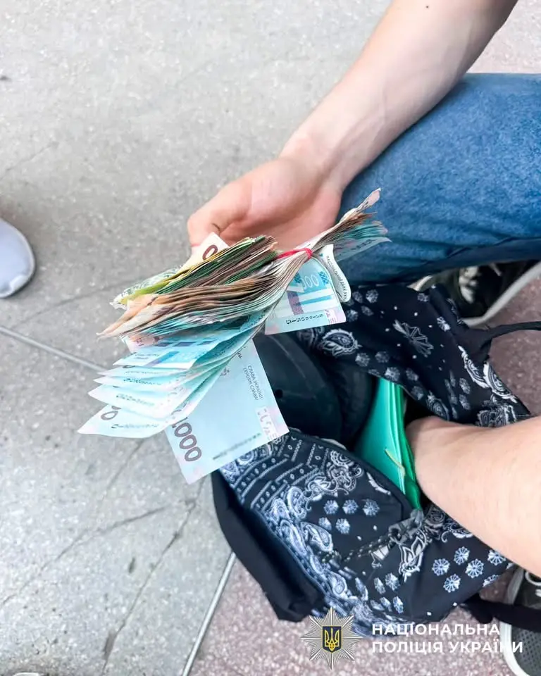У Рівному сусід по кімнаті в гуртожитку викрав майже 300 тисяч гривень і намагався втекти з міста 0000