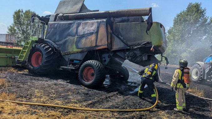 1 Другий випадок за три дні: на Рівненщині під час жнив знову загорівся комбайн