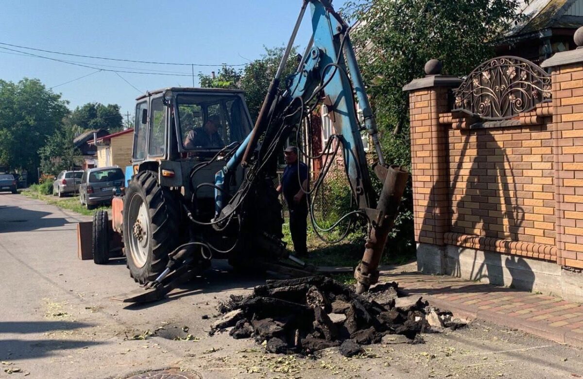 У Рівному через пошкодження водопроводу без води залишилися кілька вулиць