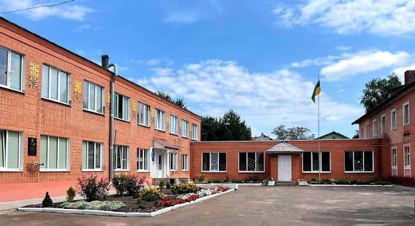 Рівненський ліцей увійшов до трійки найкращих в Україні та отримав техніку для навчання дітей