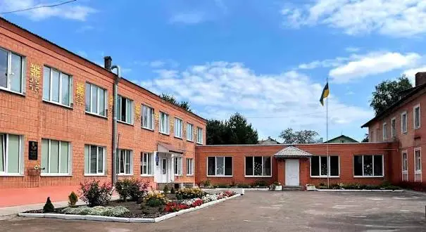 Рівненський ліцей увійшов до трійки найкращих в Україні та отримав техніку для навчання дітей