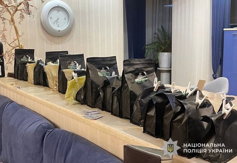 1 Наркотичний «чай» продавали навіть у школах: до суду передали справу рівненського «родинного наркобізнесу»