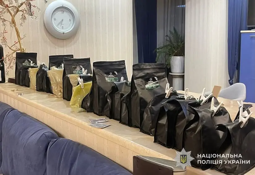 1 Наркотичний «чай» продавали навіть у школах: до суду передали справу рівненського «родинного наркобізнесу»