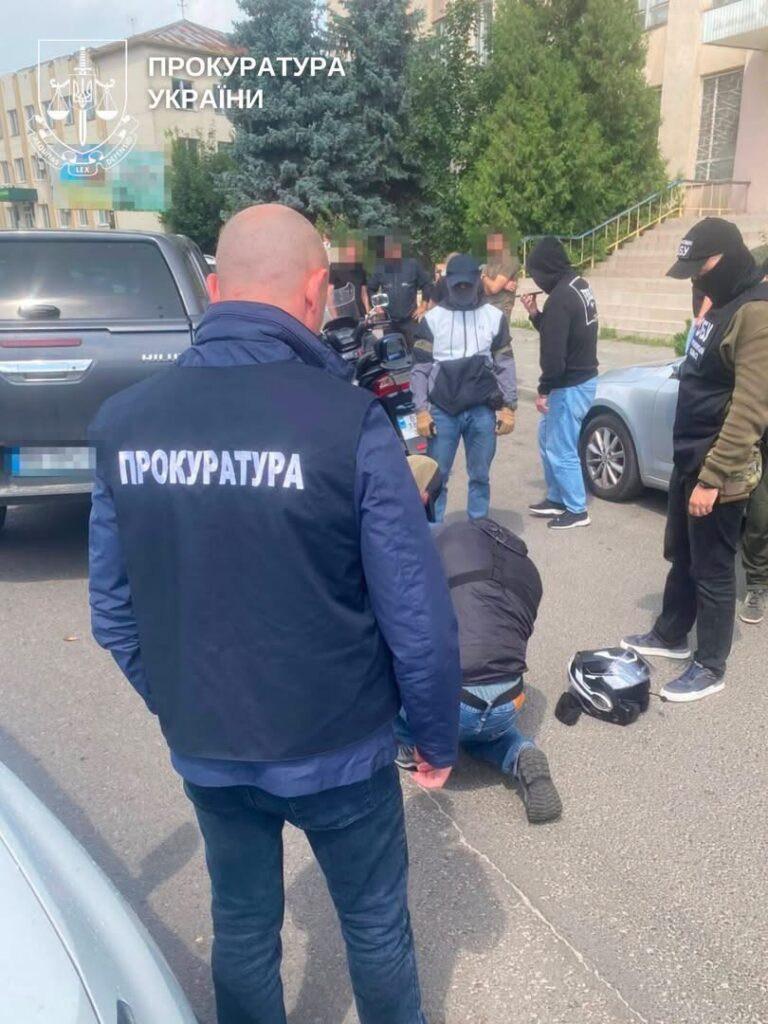 1 Хотів дістати дрон, щоб стежити за українськими військовими: на Рівненщині затримали агента ФСБ з Острога